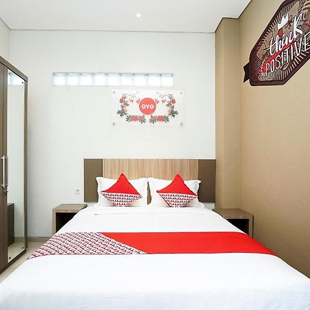 Super Oyo Capital O 614 Graha 8 Syariah Hotel Surabaya Luaran gambar