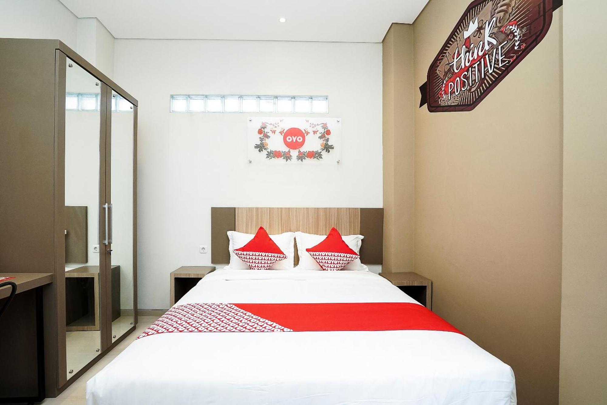 Super Oyo Capital O 614 Graha 8 Syariah Hotel Surabaya Luaran gambar