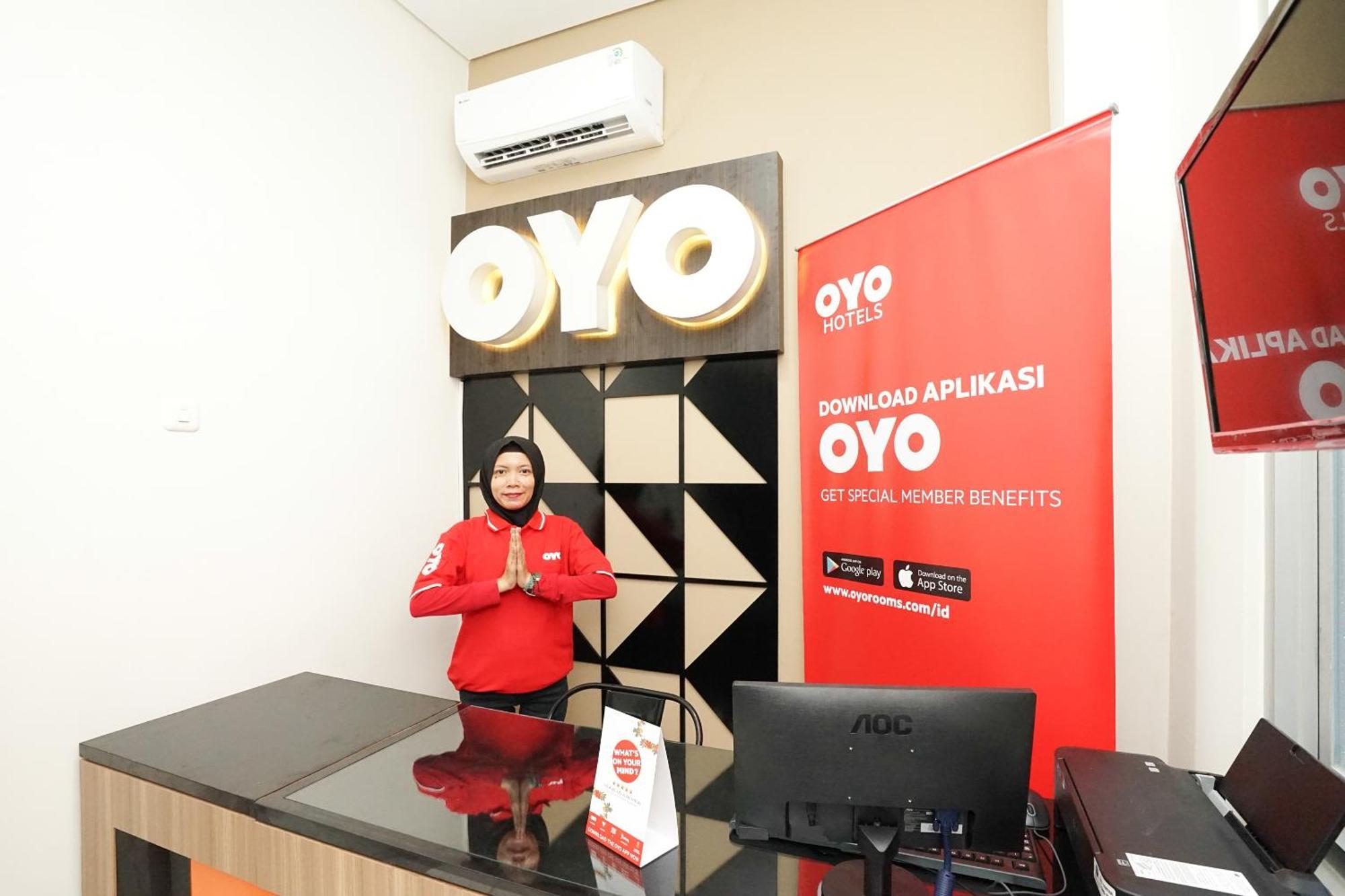 Super Oyo Capital O 614 Graha 8 Syariah Hotel Surabaya Luaran gambar