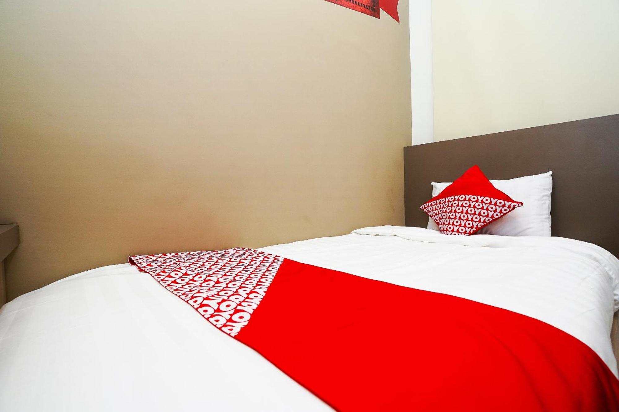 Super Oyo Capital O 614 Graha 8 Syariah Hotel Surabaya Luaran gambar