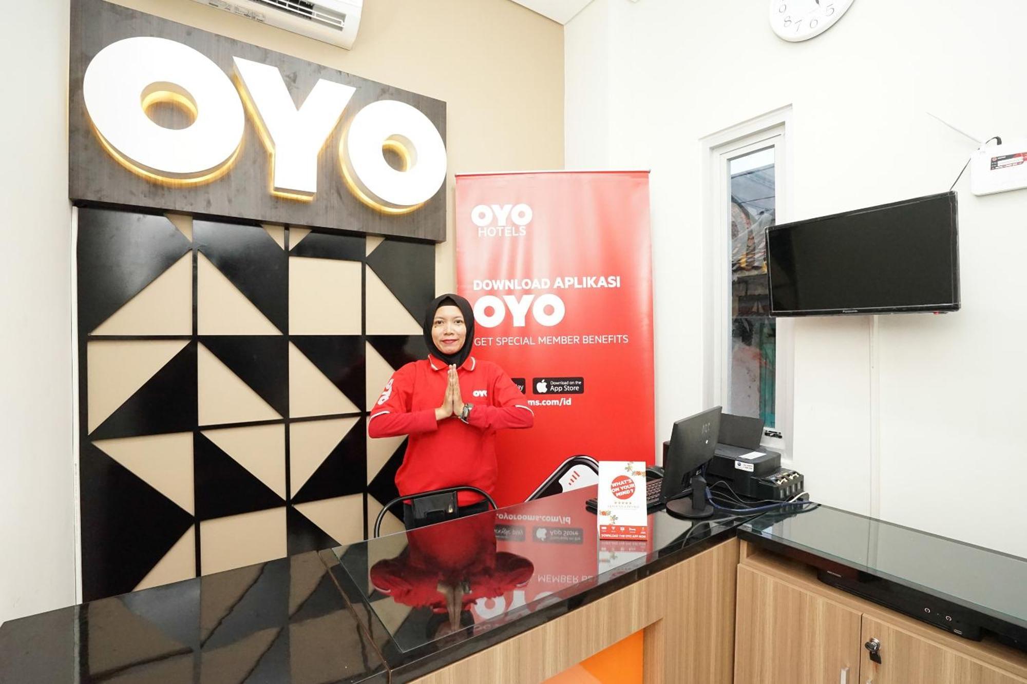 Super Oyo Capital O 614 Graha 8 Syariah Hotel Surabaya Luaran gambar