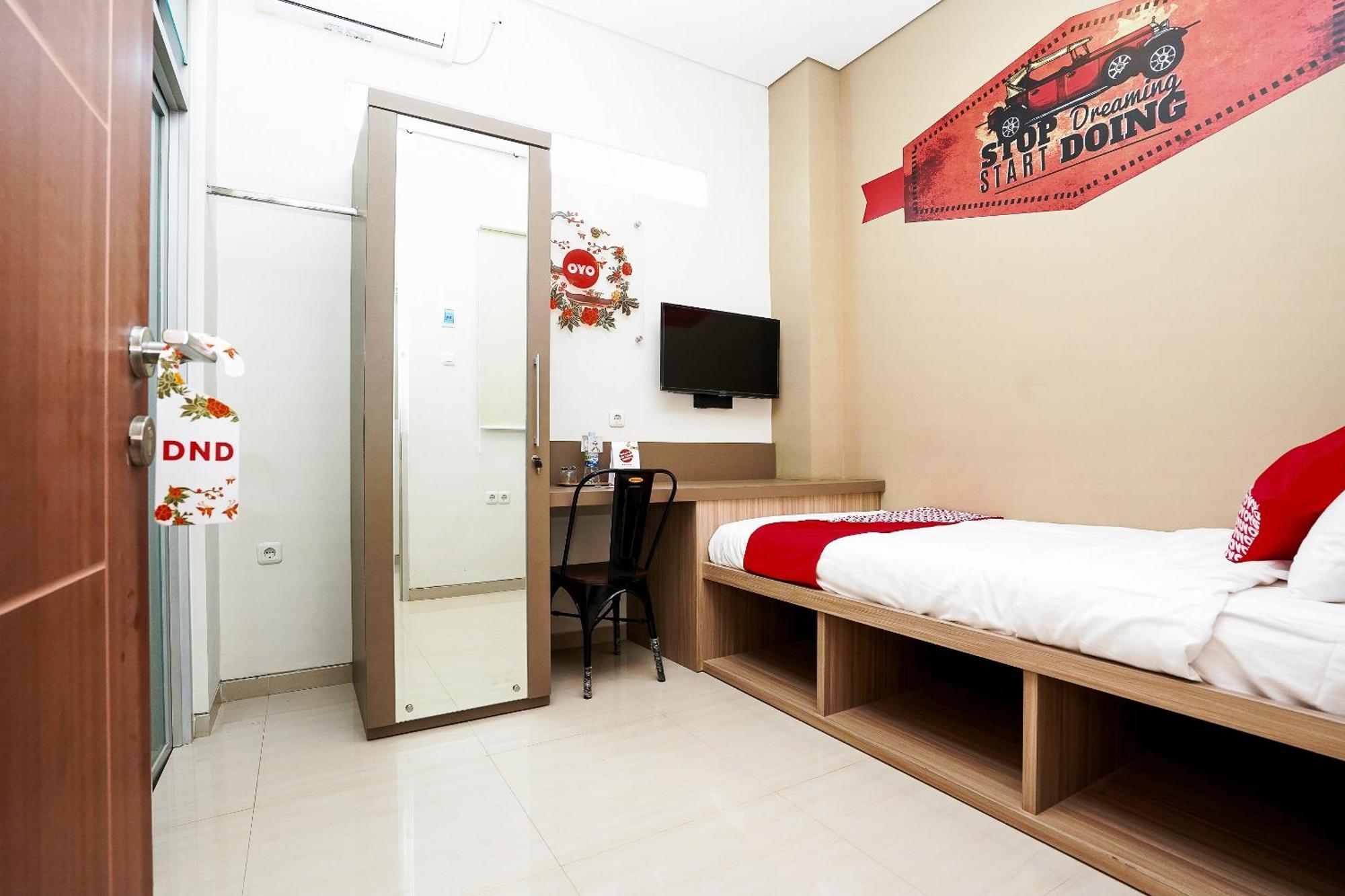Super Oyo Capital O 614 Graha 8 Syariah Hotel Surabaya Luaran gambar