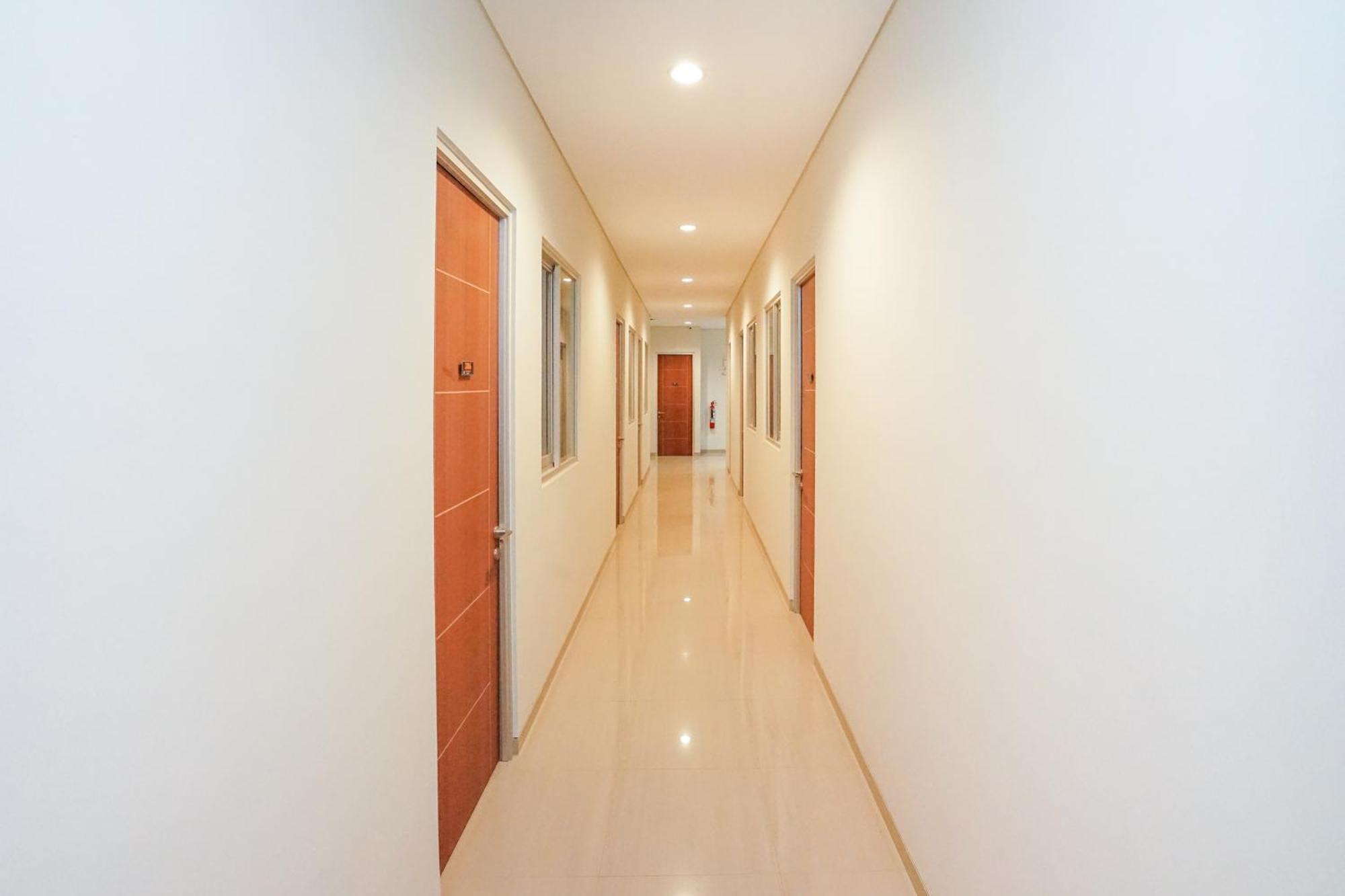 Super Oyo Capital O 614 Graha 8 Syariah Hotel Surabaya Luaran gambar